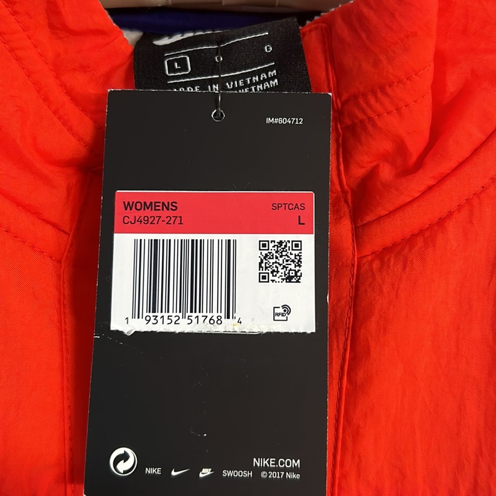 NWT Vintage style Nike women’s crop sweat shirt - Picture 2 of 5